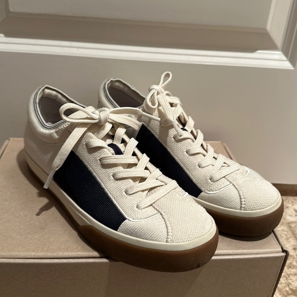 Rothy's The Lace Up Sneaker Shoes in Blackberry Block Gum Sole Size Women's 6